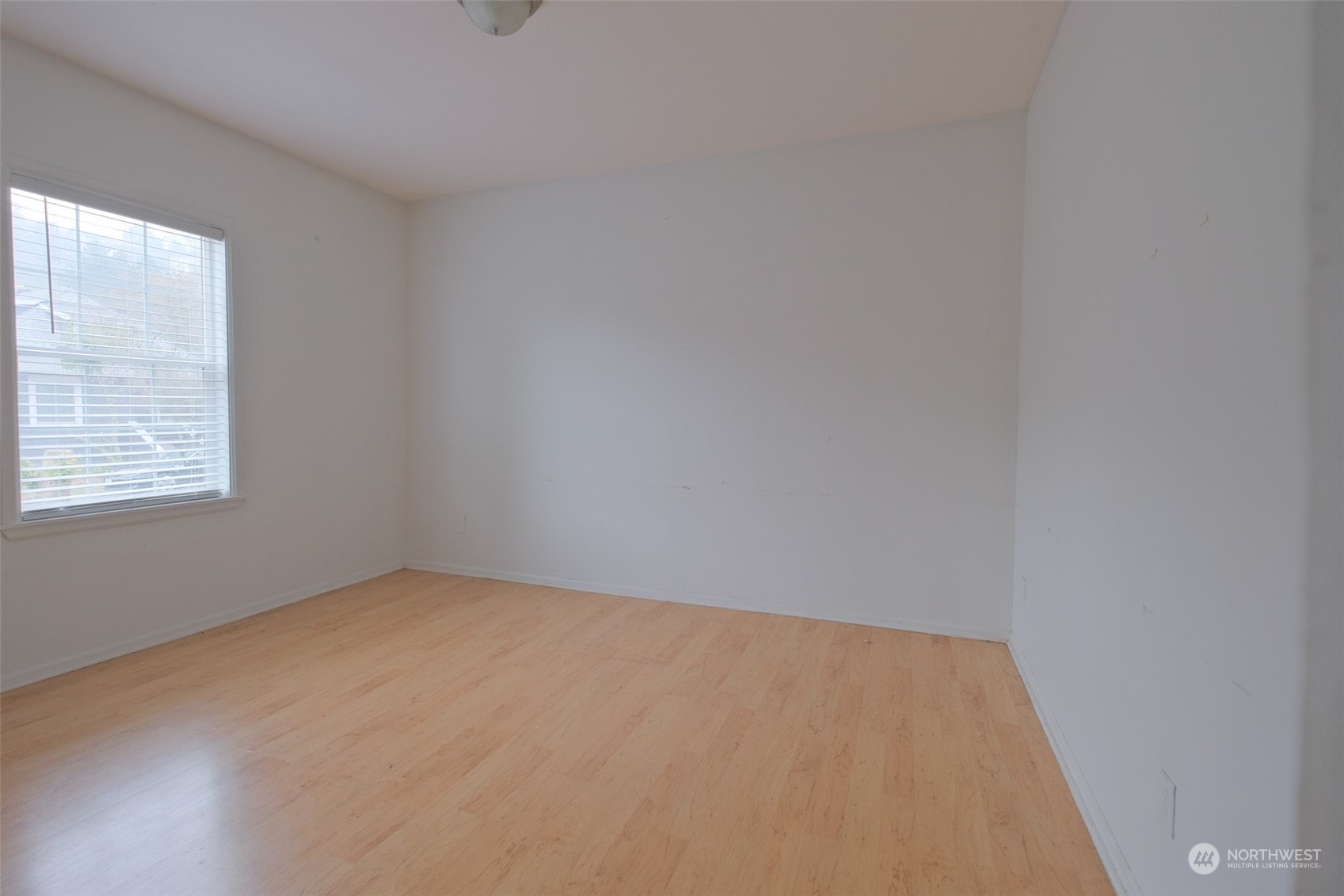 525 Wells Avenue South Renton, WA 98057 - Photo 5 of 25 an empty room with a window