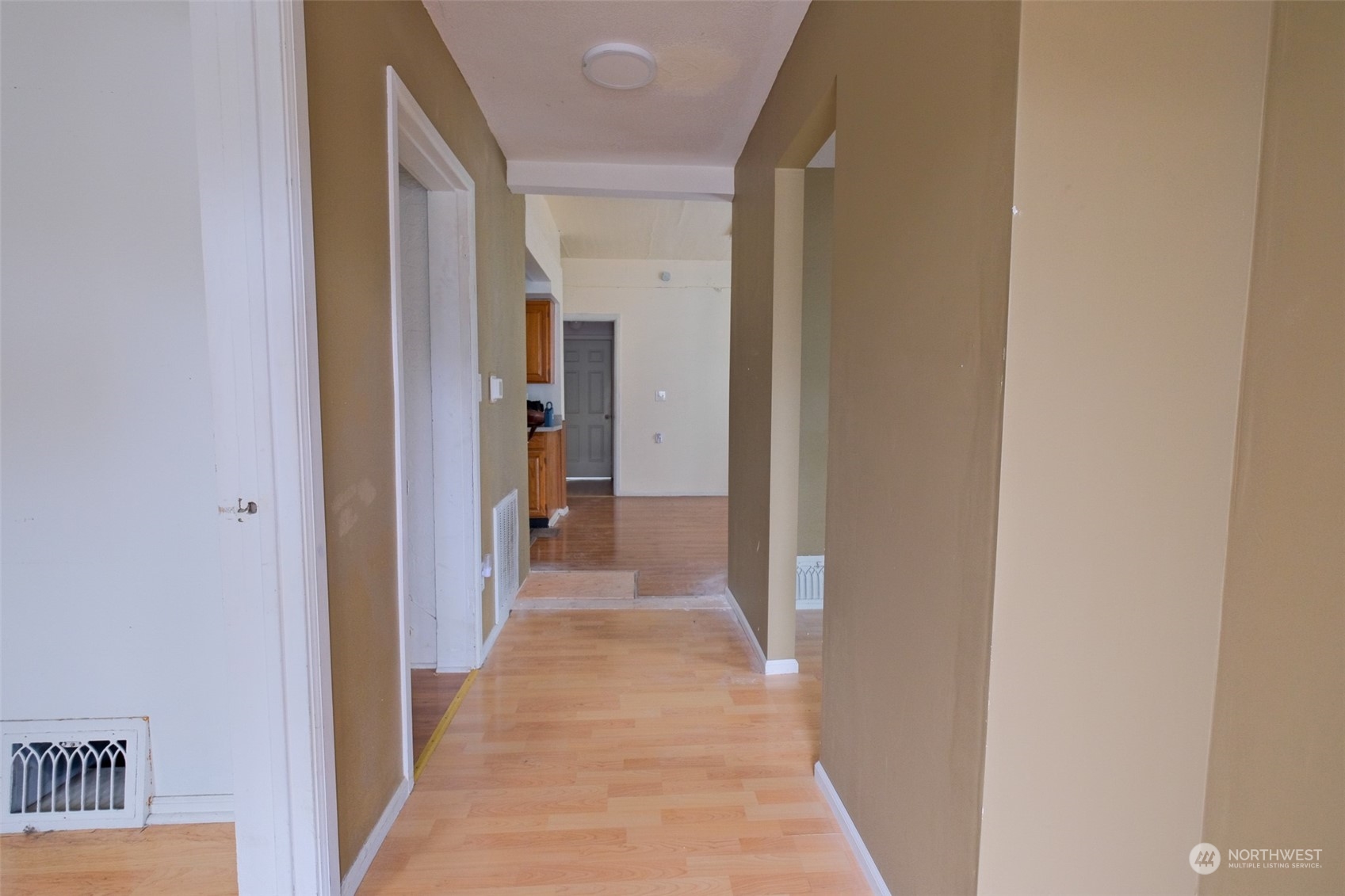 525 Wells Avenue South Renton, WA 98057 - Photo 7 of 25 a view of a hallway with a hallway