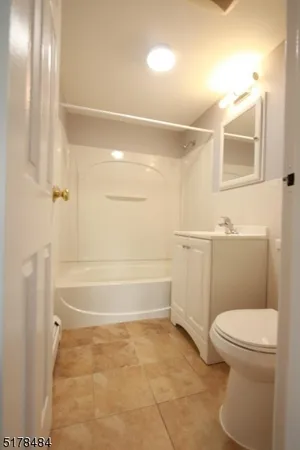 $1,990 | 149 Main Street, Unit 1B, Millburn, NJ 07041