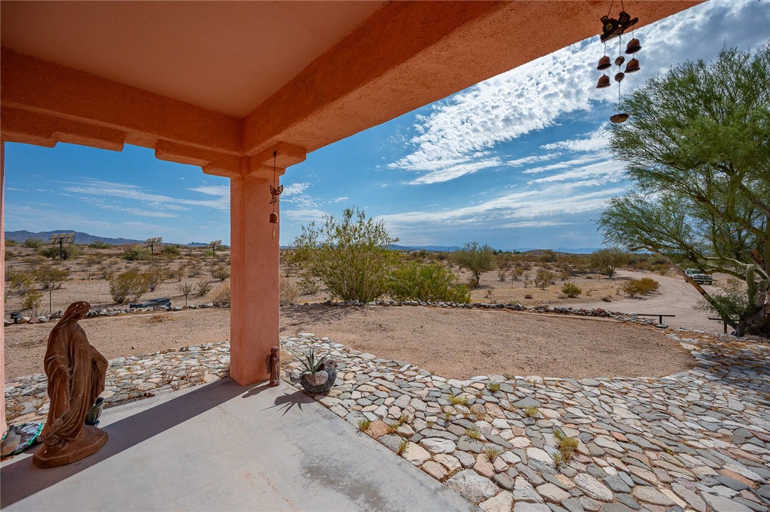 16876 Lawton Road Yucca, AZ 86438 - Photo 11 of 41