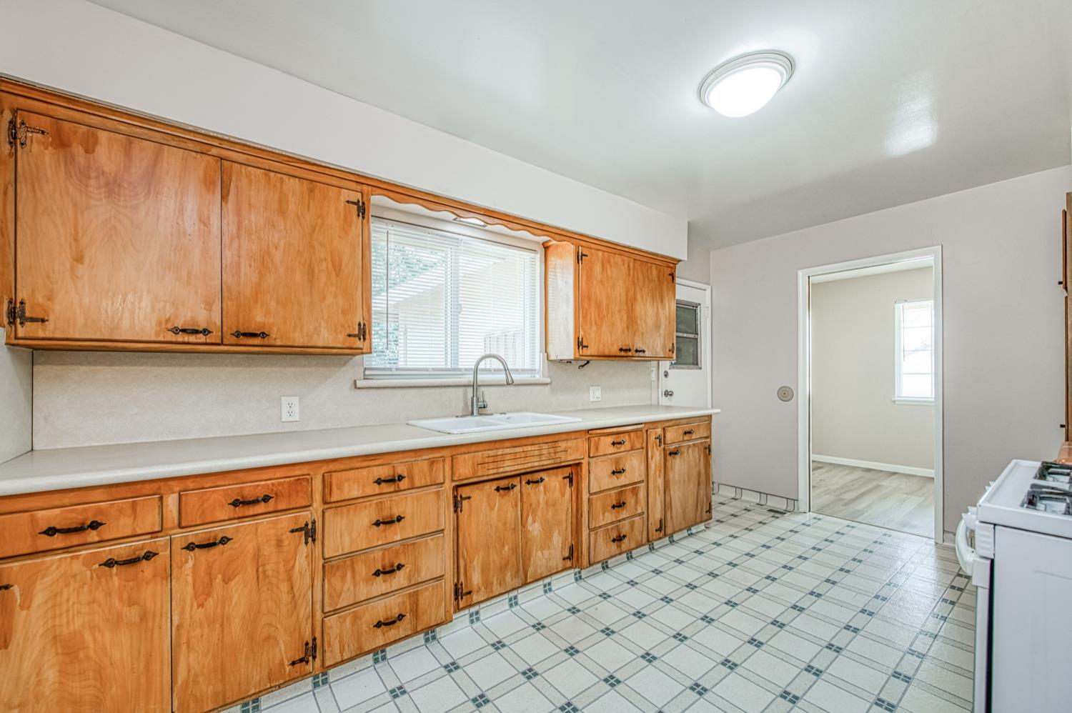 957 South Hope Avenue Reedley, CA 93654 - Photo 14 of 29 Gallery Image 14