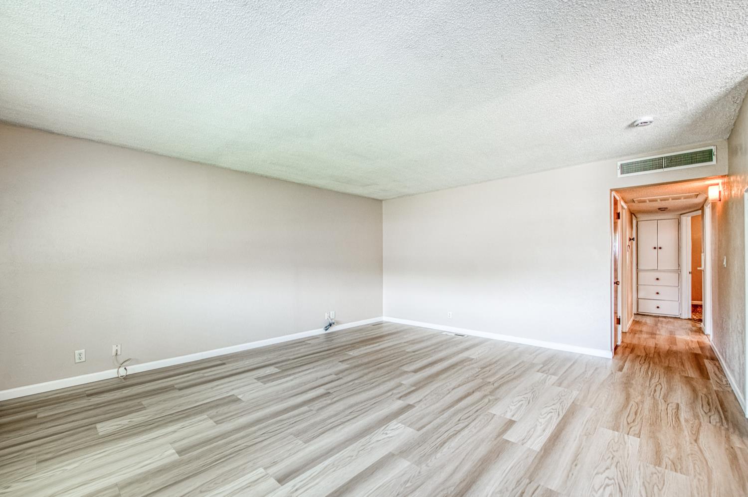 957 South Hope Avenue Reedley, CA 93654 - Photo 7 of 29 Gallery Image 7