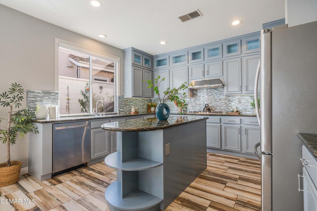 1880 Winterdew Avenue Simi Valley, CA 93065 - Photo 16 of 57