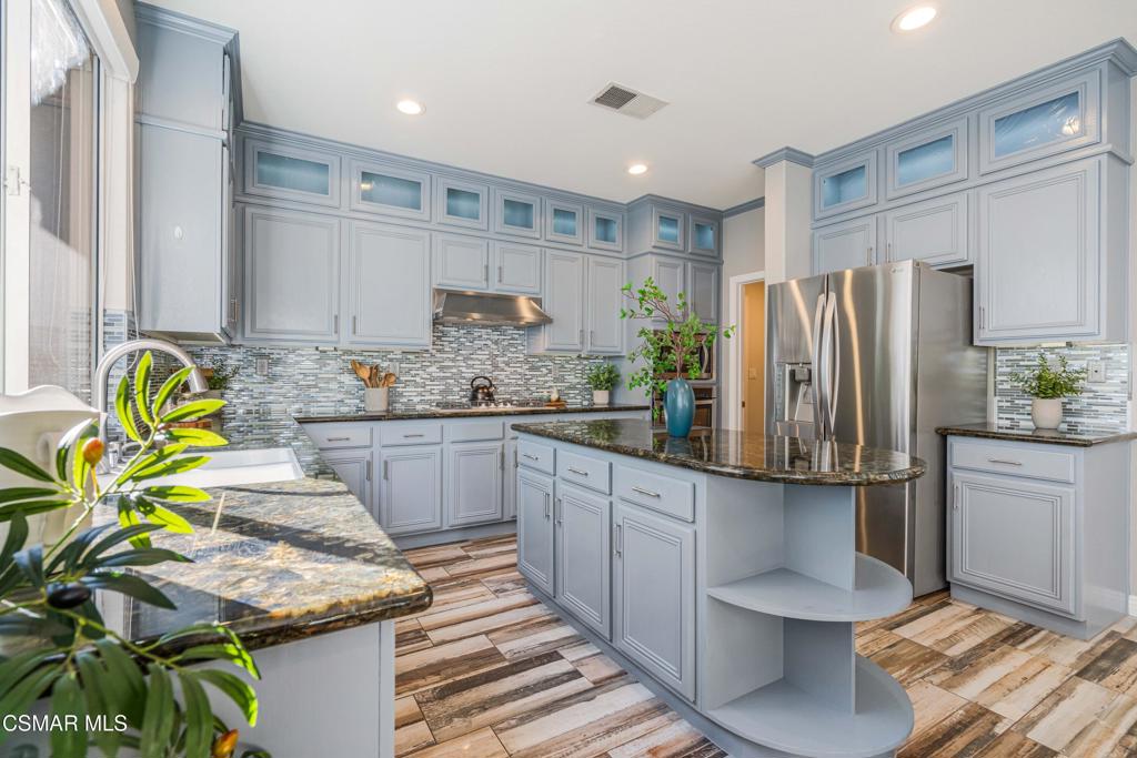 1880 Winterdew Avenue Simi Valley, CA 93065 - Photo 17 of 57