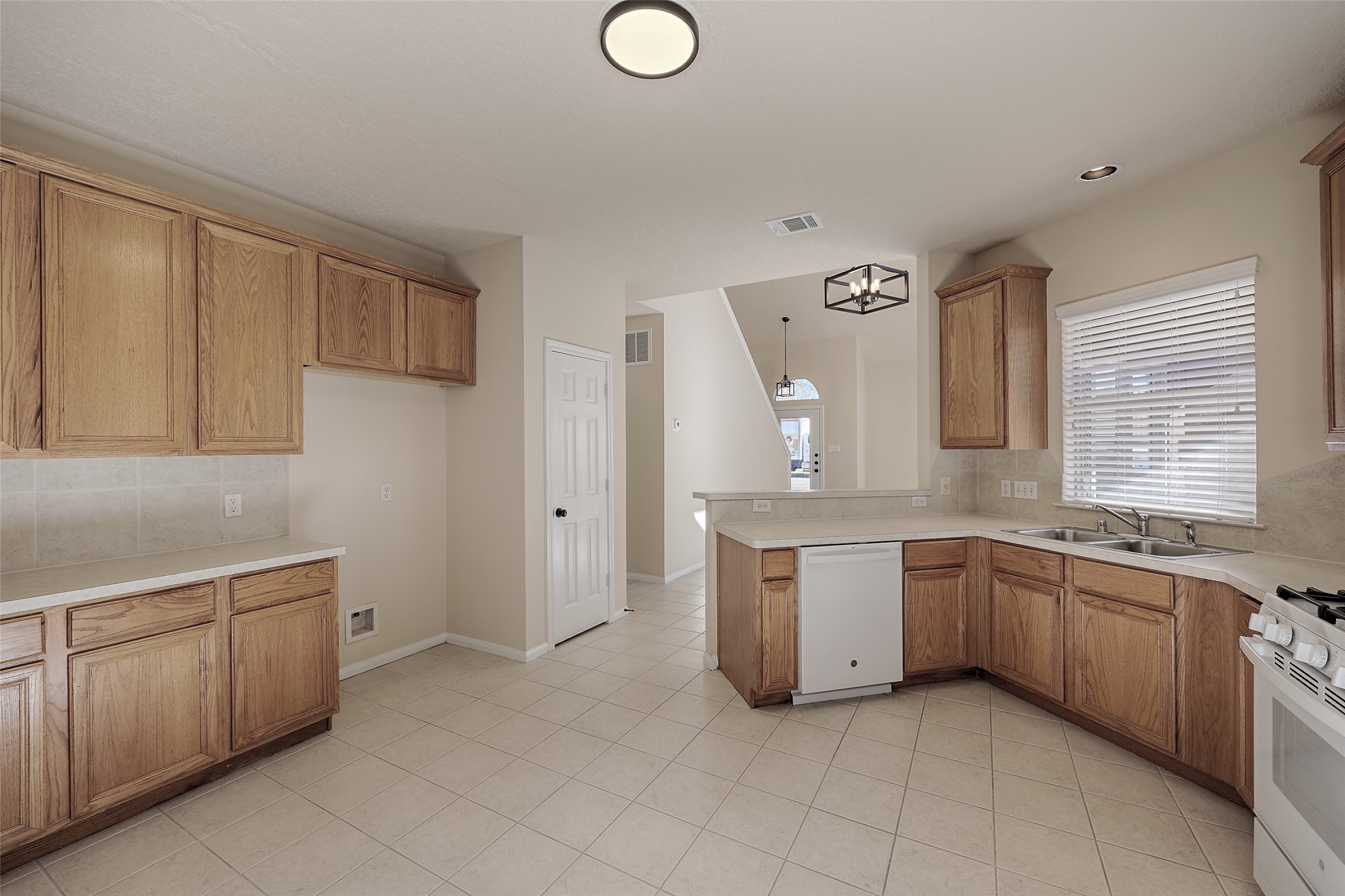 1815 Tickner Street Conroe, TX 77301 - Photo 14 of 36