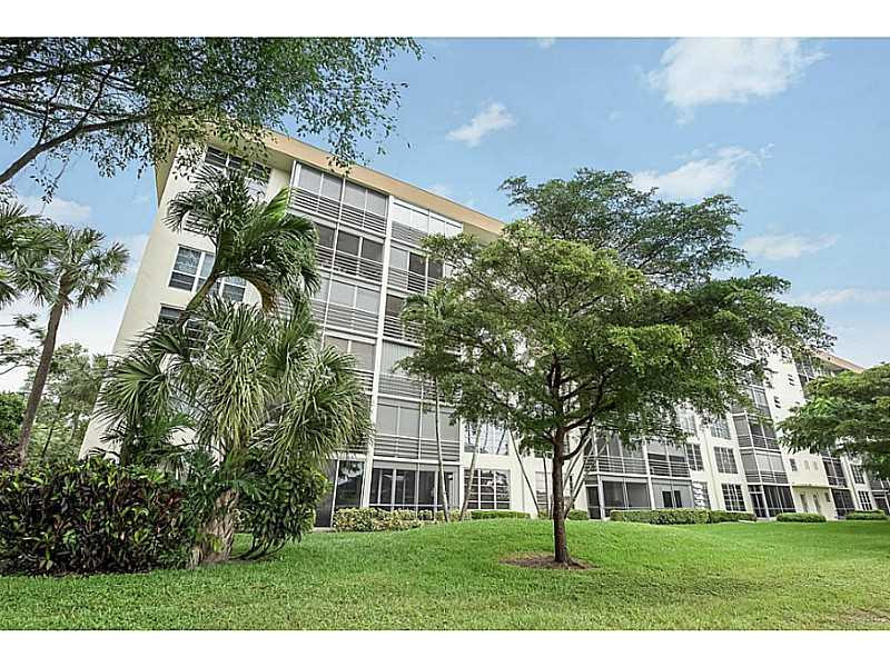 3150 North Course Lane, Unit 206 Pompano Beach, FL 33069 - Photo 2 of 23 Exterior Front.