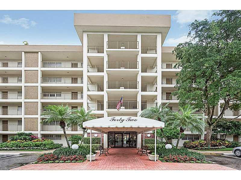 3150 North Course Lane, Unit 206 Pompano Beach, FL 33069 - Photo 3 of 23 Exterior Front.