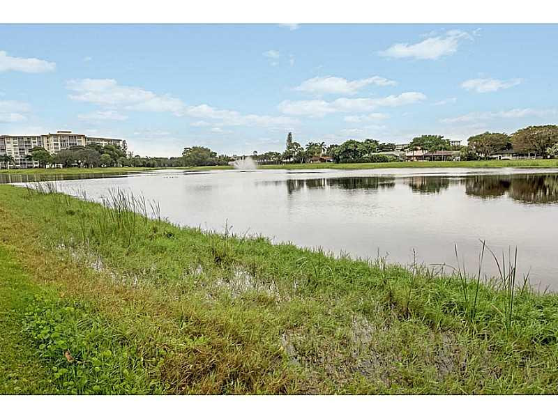 3150 North Course Lane, Unit 206 Pompano Beach, FL 33069 - Photo 8 of 23 Exterior Front.