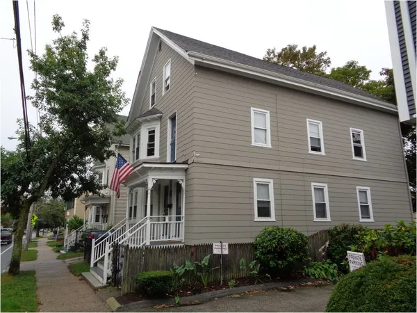 $2,800 | 591 Main Street, Warren, RI 02885
