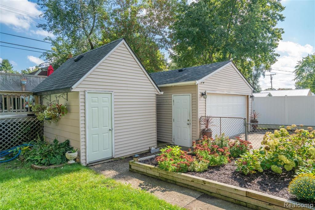 2447 Eastern Avenue Rochester Hills, MI 48307 - Photo 40 of 41