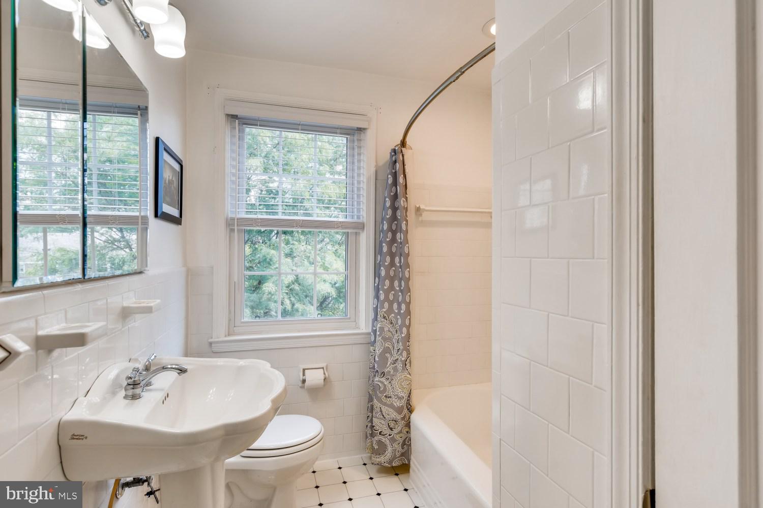 210 Brandon Road Baltimore, MD 21212 - Photo 22 of 30 Upper Level Full Bathroom