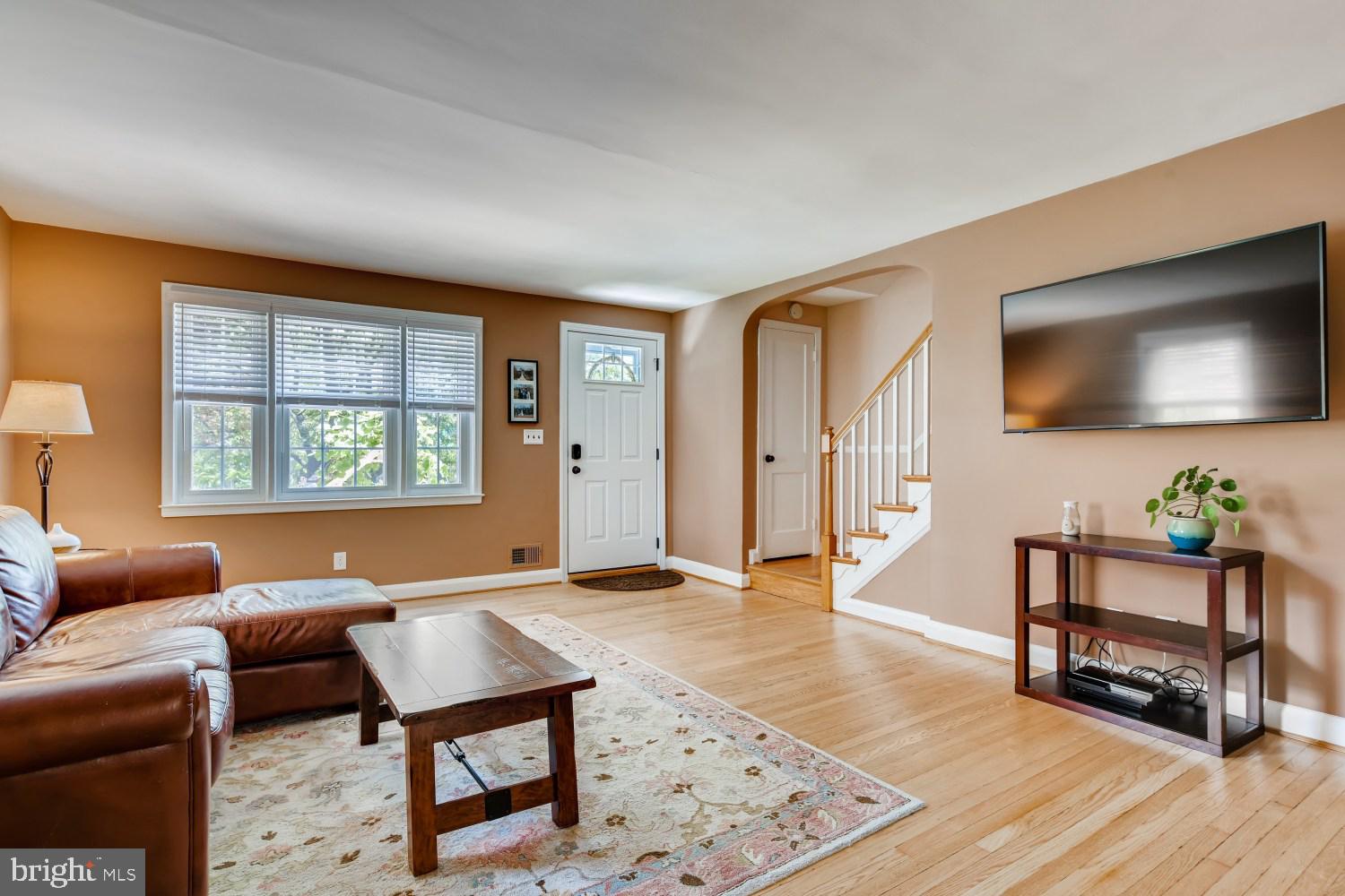 210 Brandon Road Baltimore, MD 21212 - Photo 6 of 30 Tons Of Natural Light!