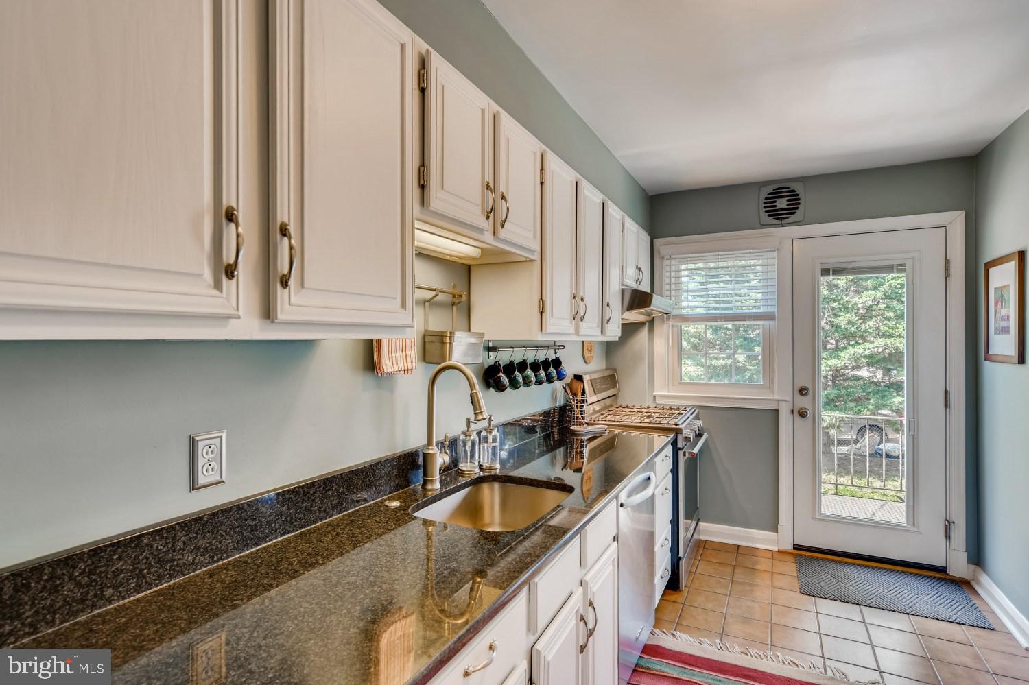 210 Brandon Road Baltimore, MD 21212 - Photo 10 of 30 Upgraded Counter Tops - Granite