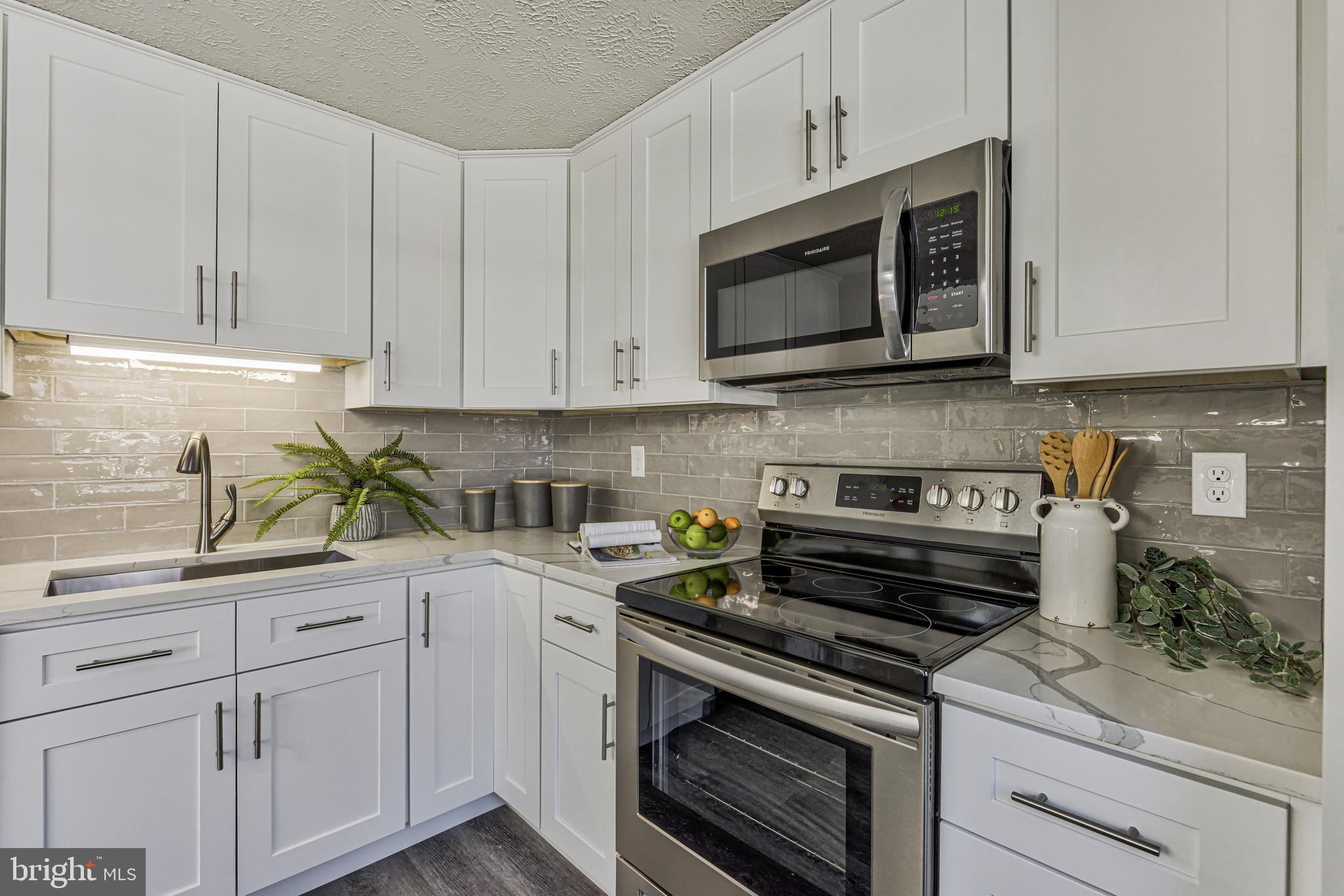 12 Yew Road Baltimore, MD 21221 - Photo 19 of 42 New backsplash!