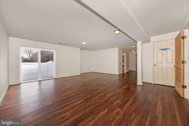 a view of a yard in front of house