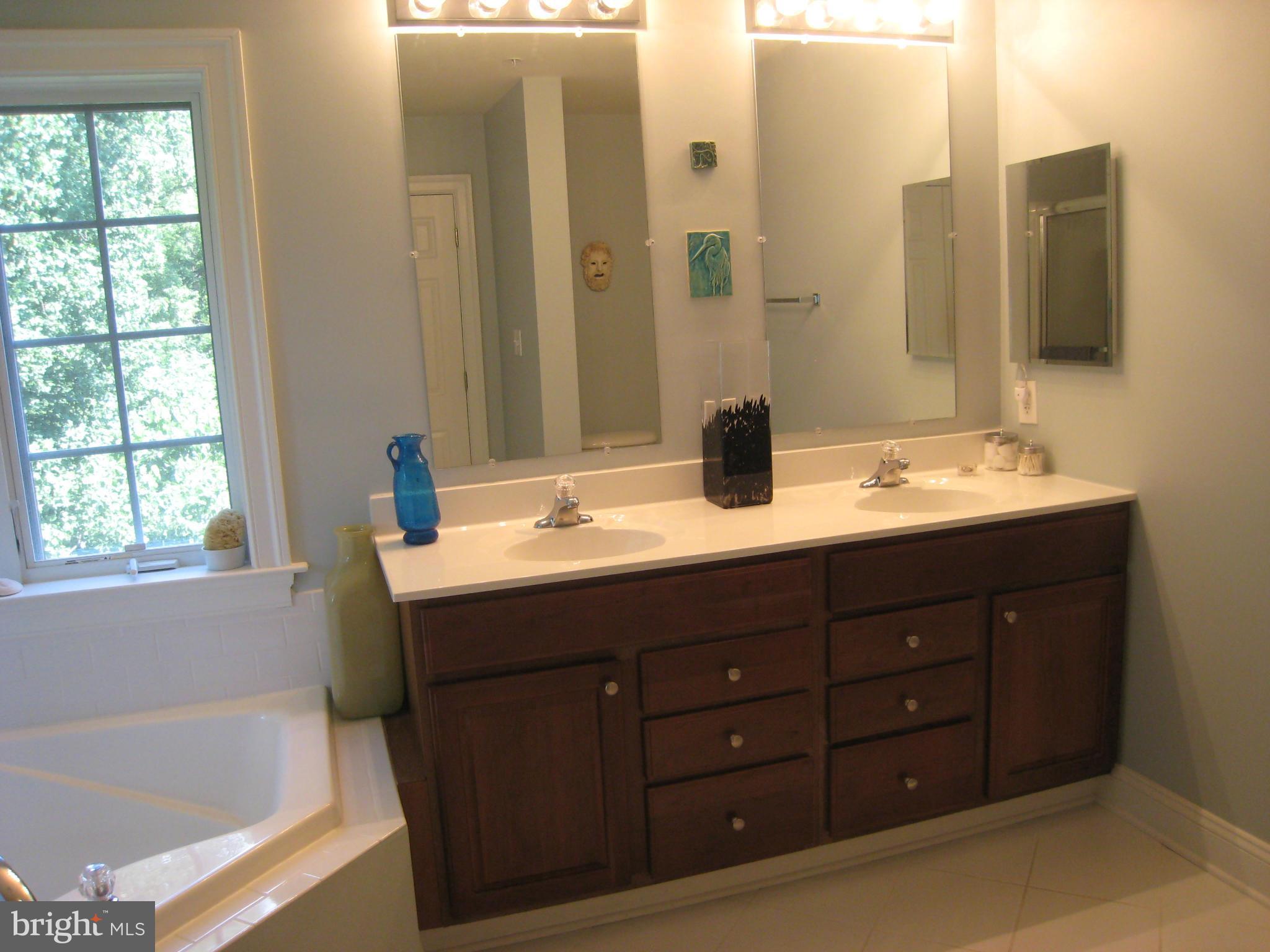 125 Ritchie Avenue Silver Spring, MD 20910 - Photo 15 of 19 Interior (General)