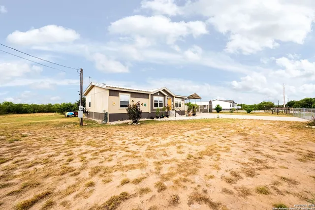 $255,000 | 380 Martin Avenue, Carrizo Springs, TX 78834