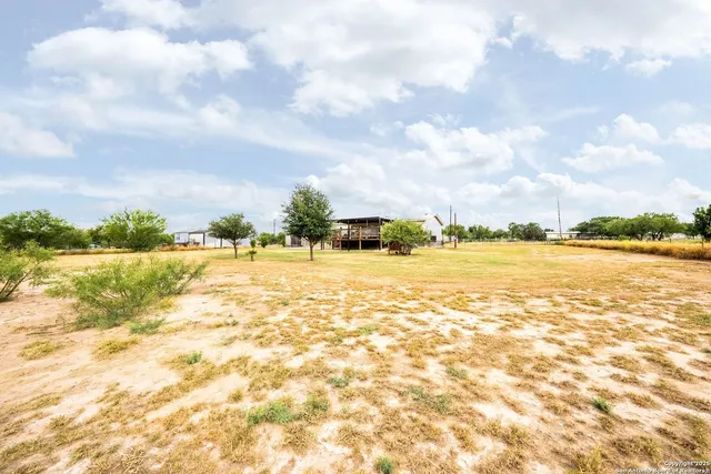 $255,000 | 380 Martin Avenue, Carrizo Springs, TX 78834