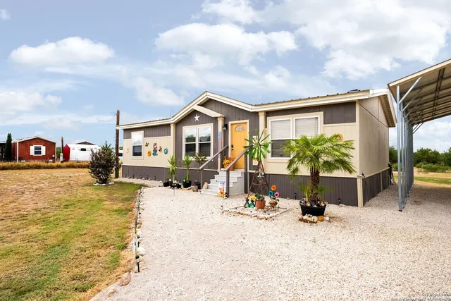 $255,000 | 380 Martin Avenue, Carrizo Springs, TX 78834