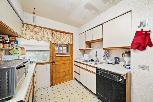 $189,000 | 429 Geneva Avenue, Bellwood, IL 60104