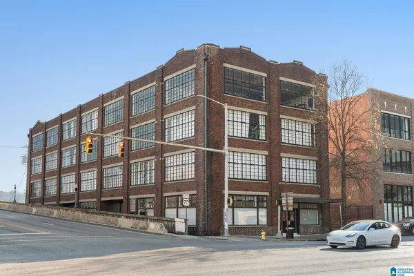 $3,200 | 2329 1st Avenue North, Unit 403, Birmingham, AL 35203