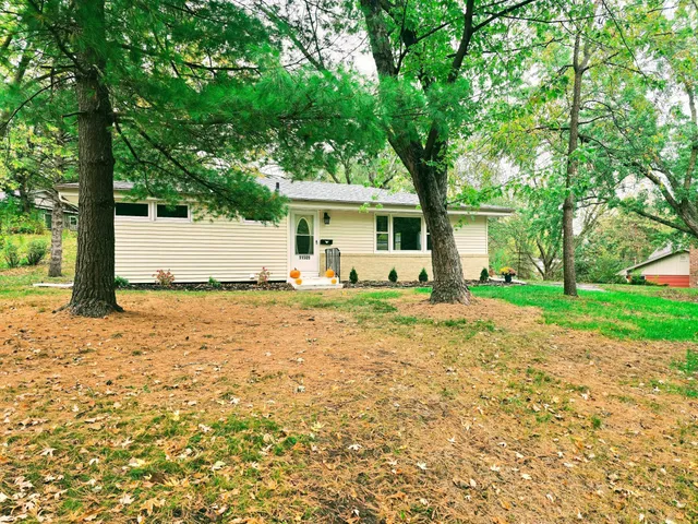 $2,600 | 11509 Palmer Road, Bloomington, MN 55437