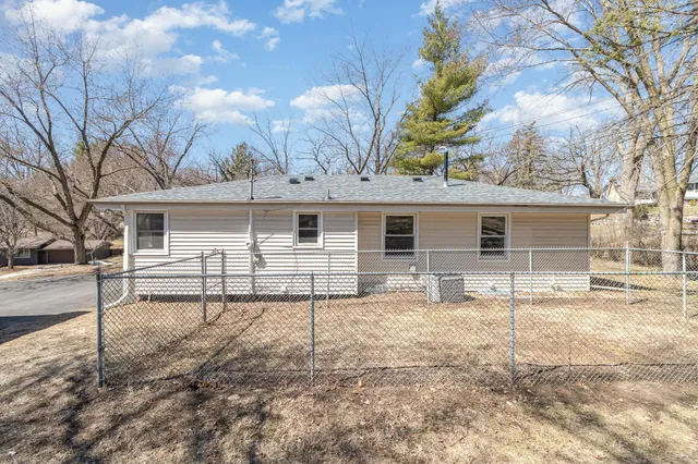 $2,600 | 11509 Palmer Road, Bloomington, MN 55437