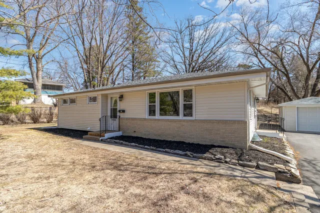 $2,600 | 11509 Palmer Road, Bloomington, MN 55437