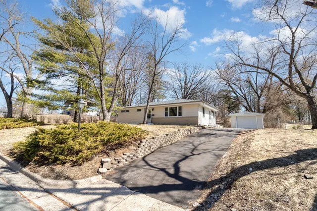 $2,600 | 11509 Palmer Road, Bloomington, MN 55437