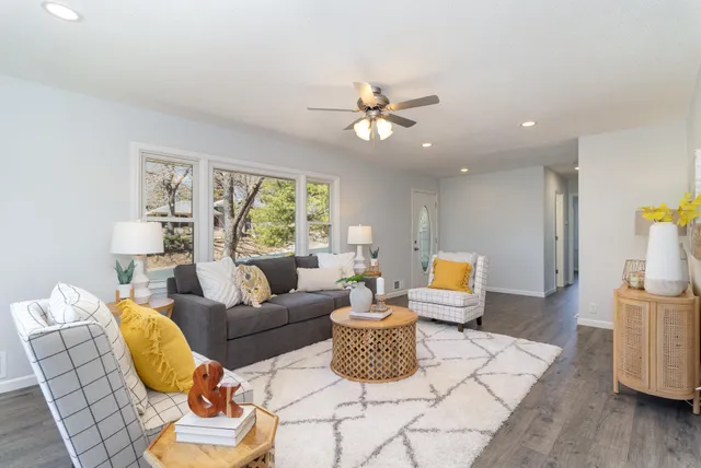 $2,600 | 11509 Palmer Road, Bloomington, MN 55437