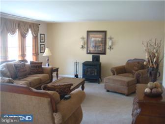 9218 Laramie Road Philadelphia, PA 19115 - Photo 2 of 12 Living Room