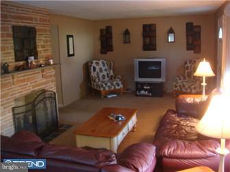9218 Laramie Road Philadelphia, PA 19115 - Photo 10 of 12 Family Room