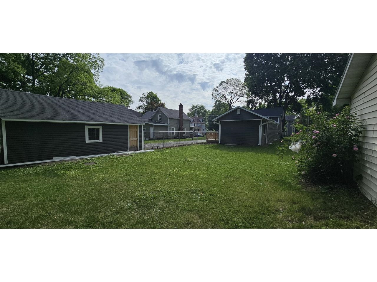 831 Harrison Avenue Beloit, WI 53511 - Photo 5 of 34