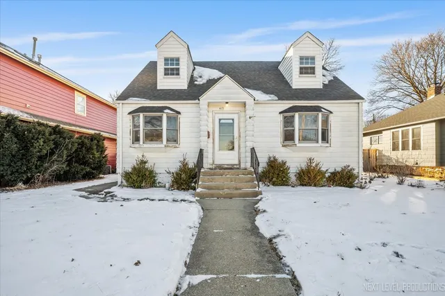 $394,500 | 412 Richards Street, Geneva, IL 60134