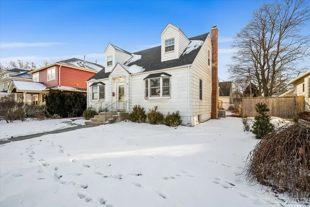 $394,500 | 412 Richards Street, Geneva, IL 60134