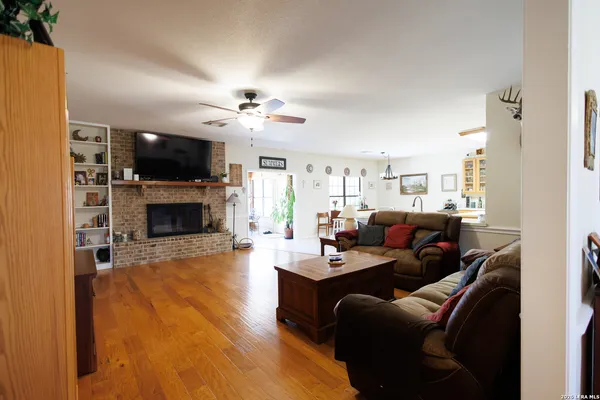 $825,000 | 1219 County Road 761, Devine, TX 78016