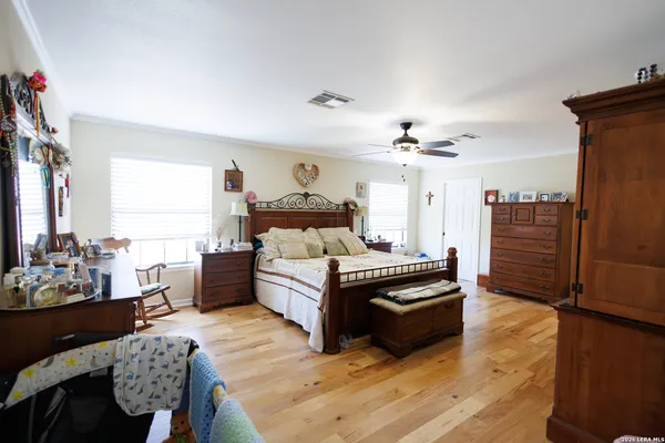 $825,000 | 1219 County Road 761, Devine, TX 78016