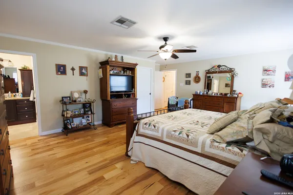 $825,000 | 1219 County Road 761, Devine, TX 78016