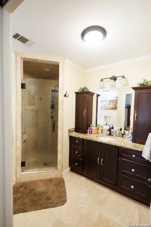 $825,000 | 1219 County Road 761, Devine, TX 78016