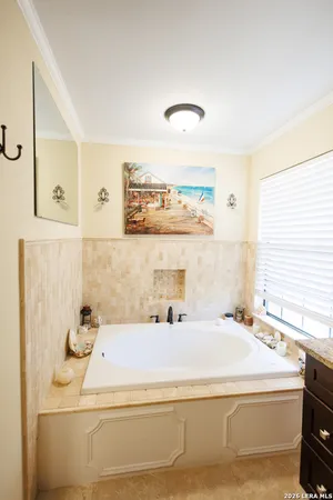 $825,000 | 1219 County Road 761, Devine, TX 78016