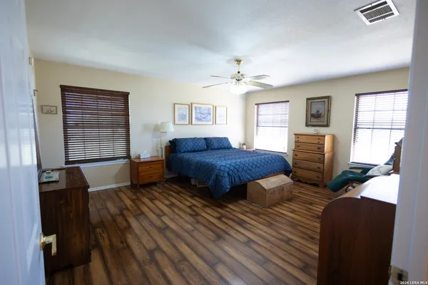 $825,000 | 1219 County Road 761, Devine, TX 78016