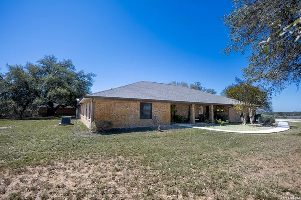 $825,000 | 1219 County Road 761, Devine, TX 78016