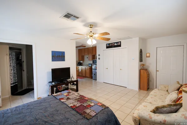 $825,000 | 1219 County Road 761, Devine, TX 78016