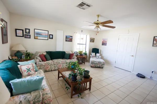 $825,000 | 1219 County Road 761, Devine, TX 78016