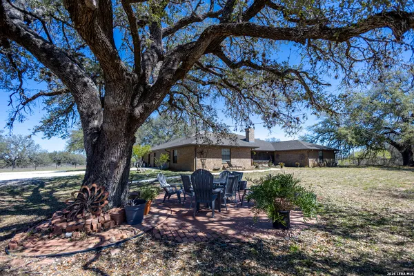 $825,000 | 1219 County Road 761, Devine, TX 78016