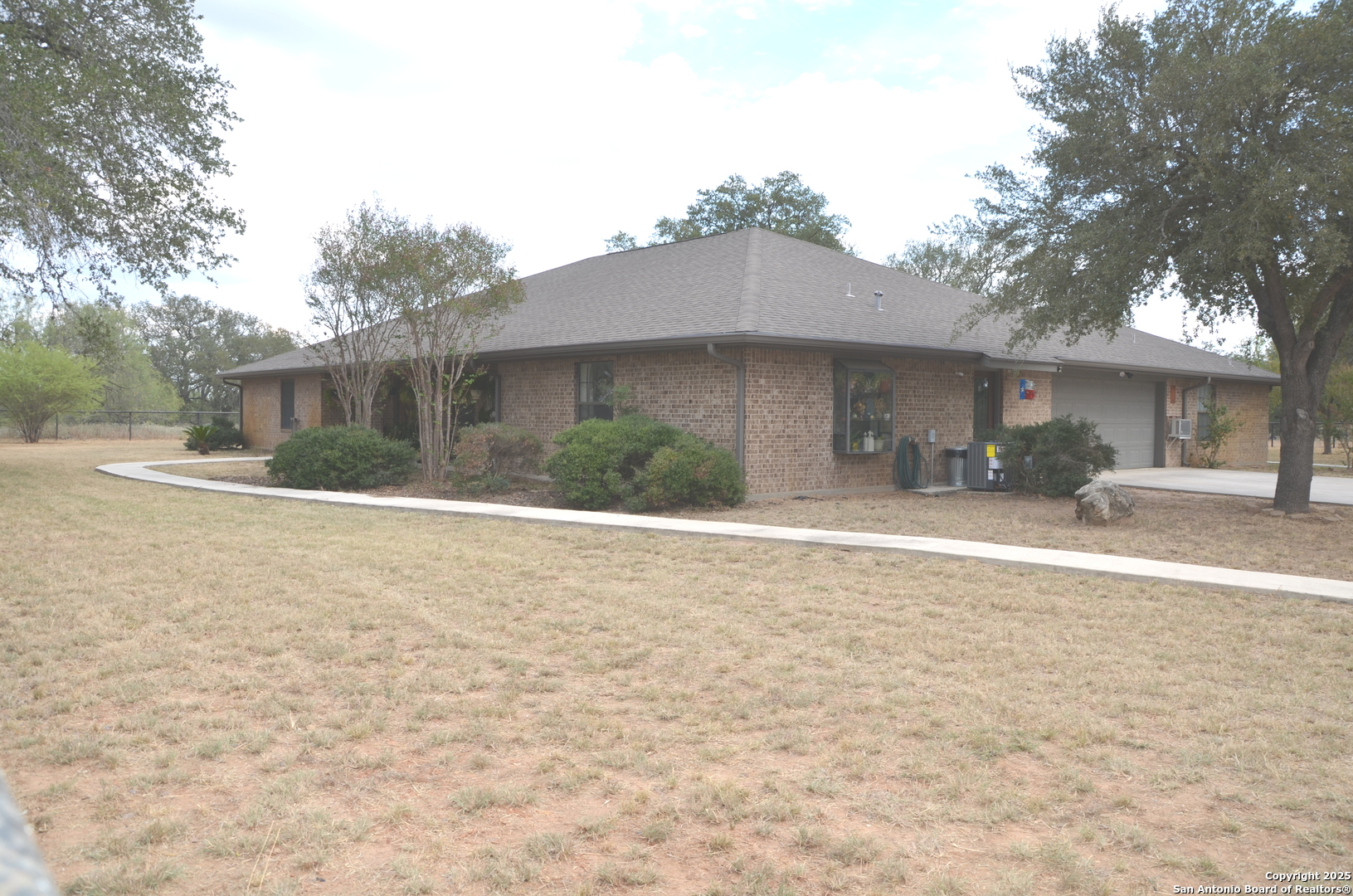 1219 County Road 761 Devine, TX 78016 - Photo 4 of 31 front view of a house with a yard