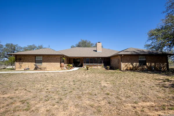 $825,000 | 1219 County Road 761, Devine, TX 78016