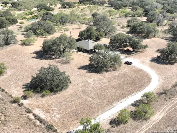 $825,000 | 1219 County Road 761, Devine, TX 78016