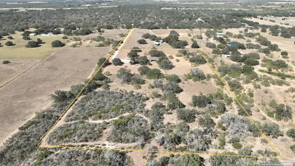 $825,000 | 1219 County Road 761, Devine, TX 78016