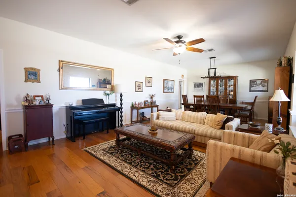 $825,000 | 1219 County Road 761, Devine, TX 78016